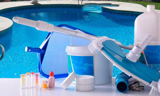 Quels traitement d'eau choisir pour une piscine ? (Guide débutant)