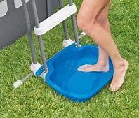 Pédiluve à poser à côté de la piscine permettant ainsi de se laver les pieds.