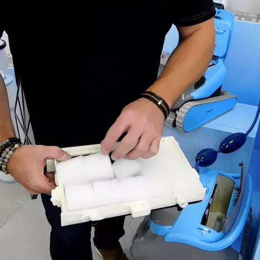 Une solution simple, économique et écoresponsable pour améliorer immédiatement la qualité de l’eau sans modifier votre installation. Les caractéristiques du tissage permettent de piéger les impuretés invisibles à l’œil nu jusqu’à 1 micron afin de limiter leurs arrivées dans le filtre principal. Aquaneed Flow Cube est conçu pour remplacer ou améliorer la cartouche d’origine de votre robot électrique